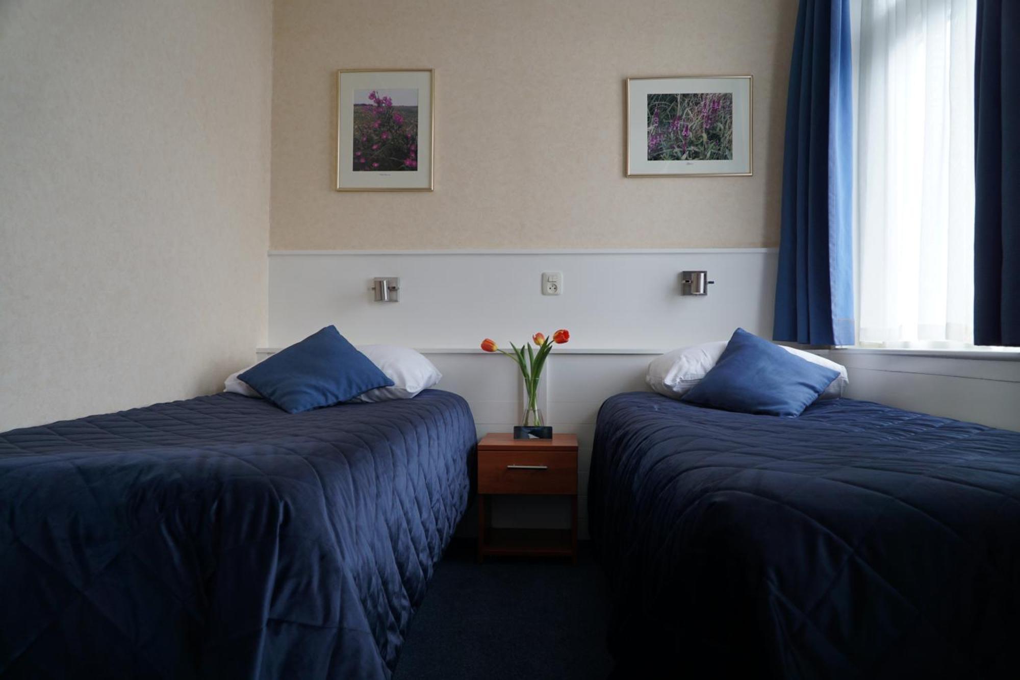 Hotel Oepkes West-Terschelling Rum bild