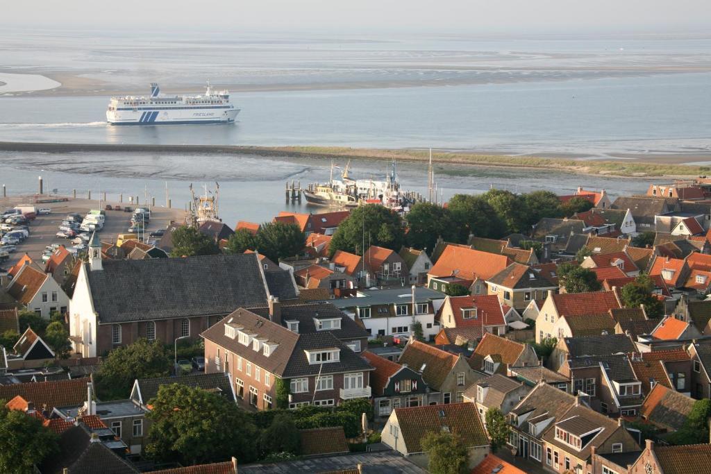 Hotel Oepkes West-Terschelling Exteriör bild